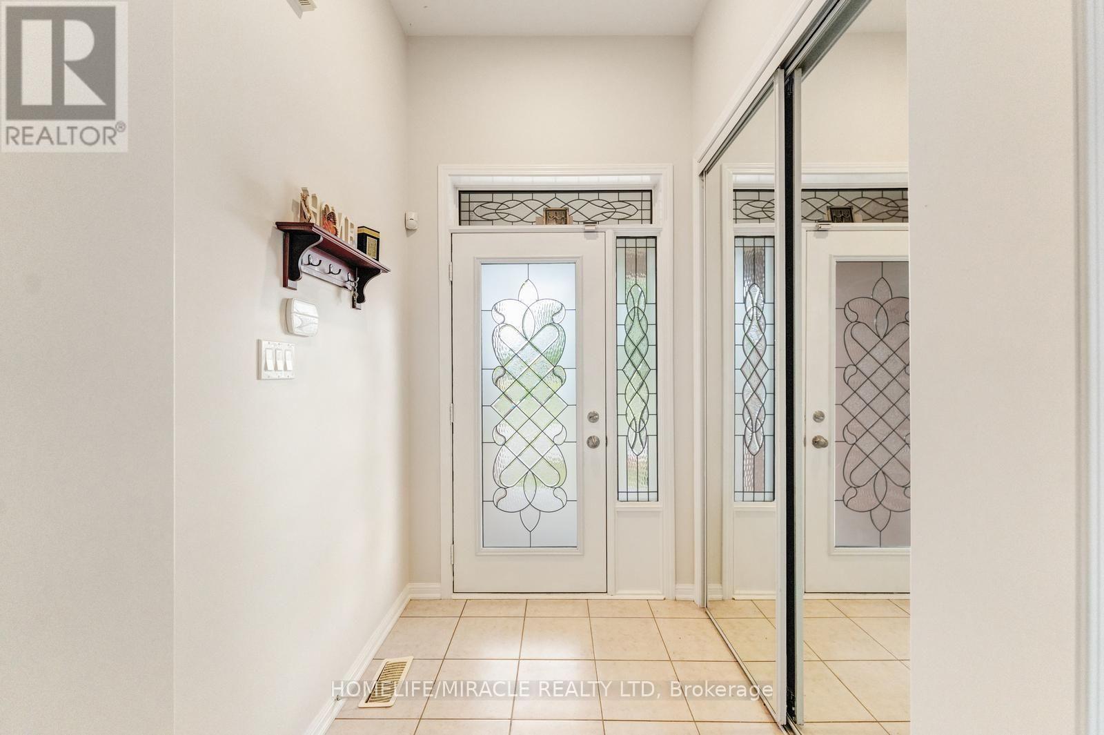 16 Hasker Road, Brampton, Ontario  L7A 0Y5 - Photo 4 - W13659834