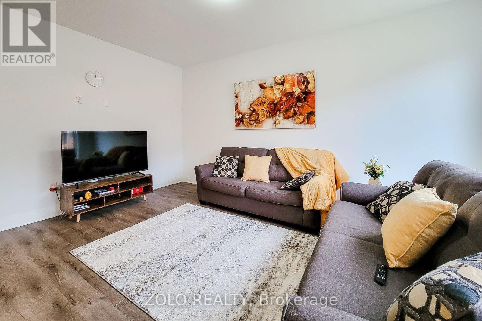 551 Bellflower Court, Milton, Ontario  L4E 1W6 - Photo 7 - W13659878