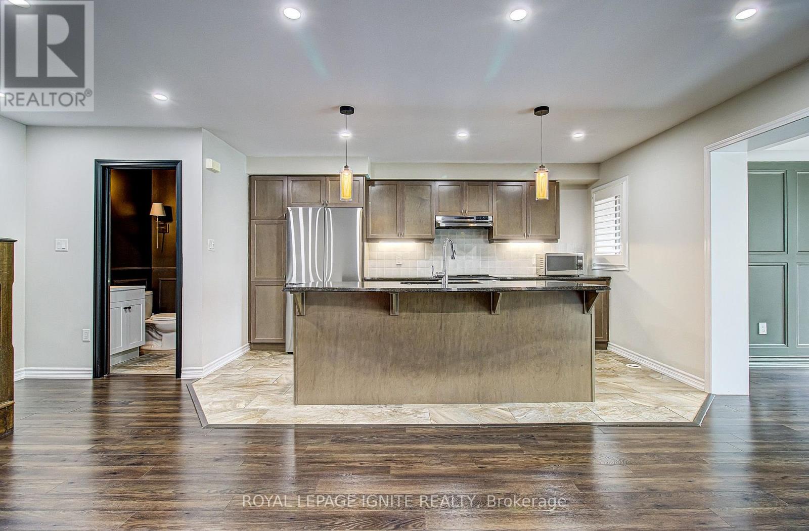 3061 Harebell Gate, Oakville, Ontario  L6M 0Y9 - Photo 3 - W13659880