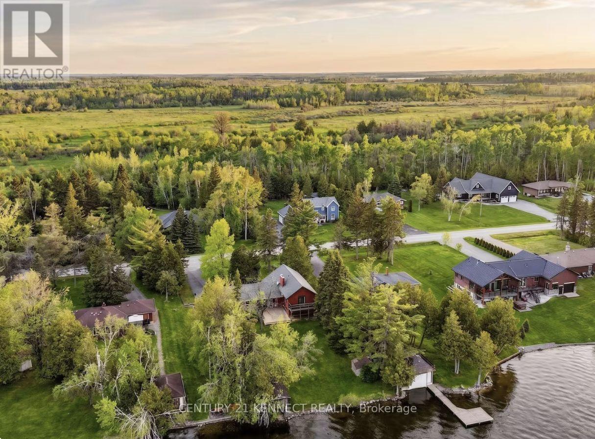 44 PINEWOOD BOULEVARD, Kawartha Lakes, Ontario
