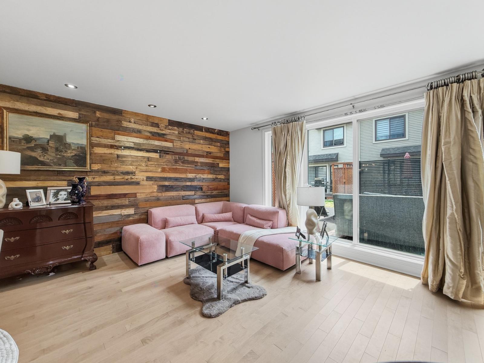 389 Rue de Cherbourg Candiac Quebec Canada J5R0L7 5