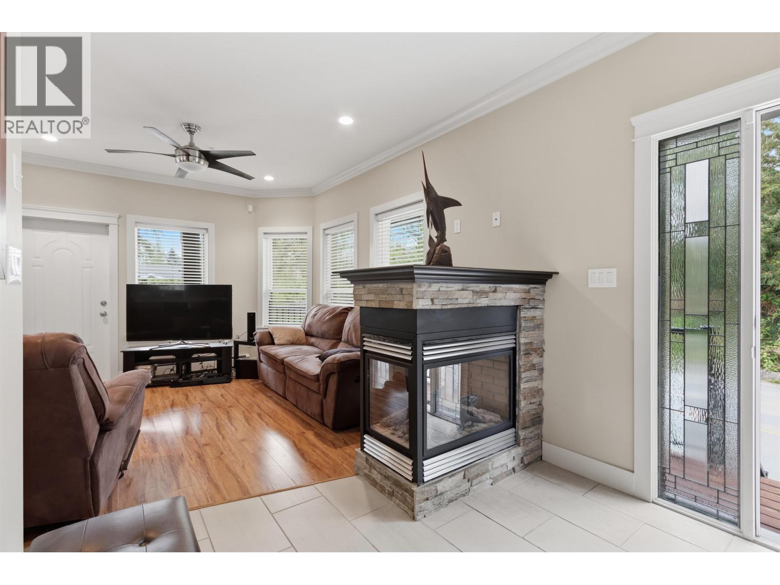 24230 104 Avenue, Maple Ridge, British Columbia  V2W 0E4 - Photo 2 - R3116296