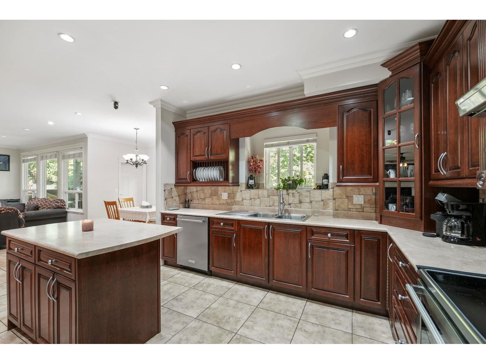 8032 Melburn Drive, Mission, British Columbia  V2V 2B6 - Photo 11 - R3154032