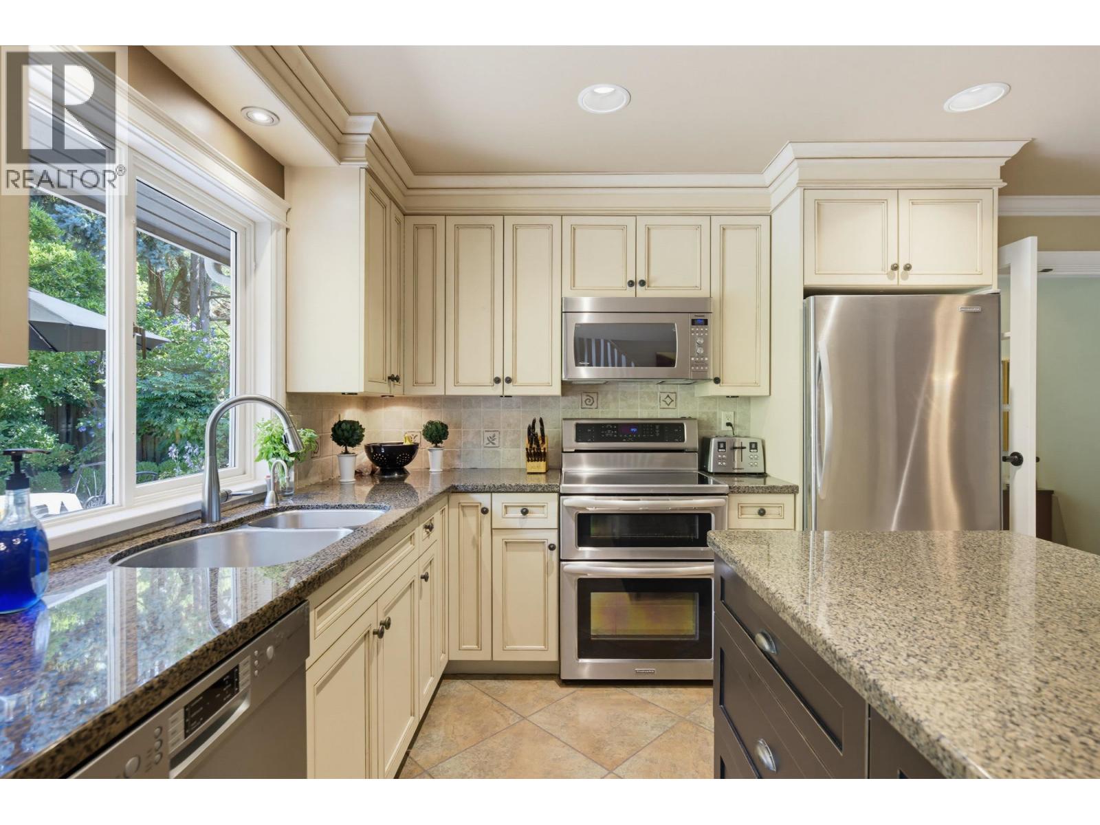5471 Woodpecker Drive, Richmond, British Columbia  V7E 5P4 - Photo 12 - R3154392