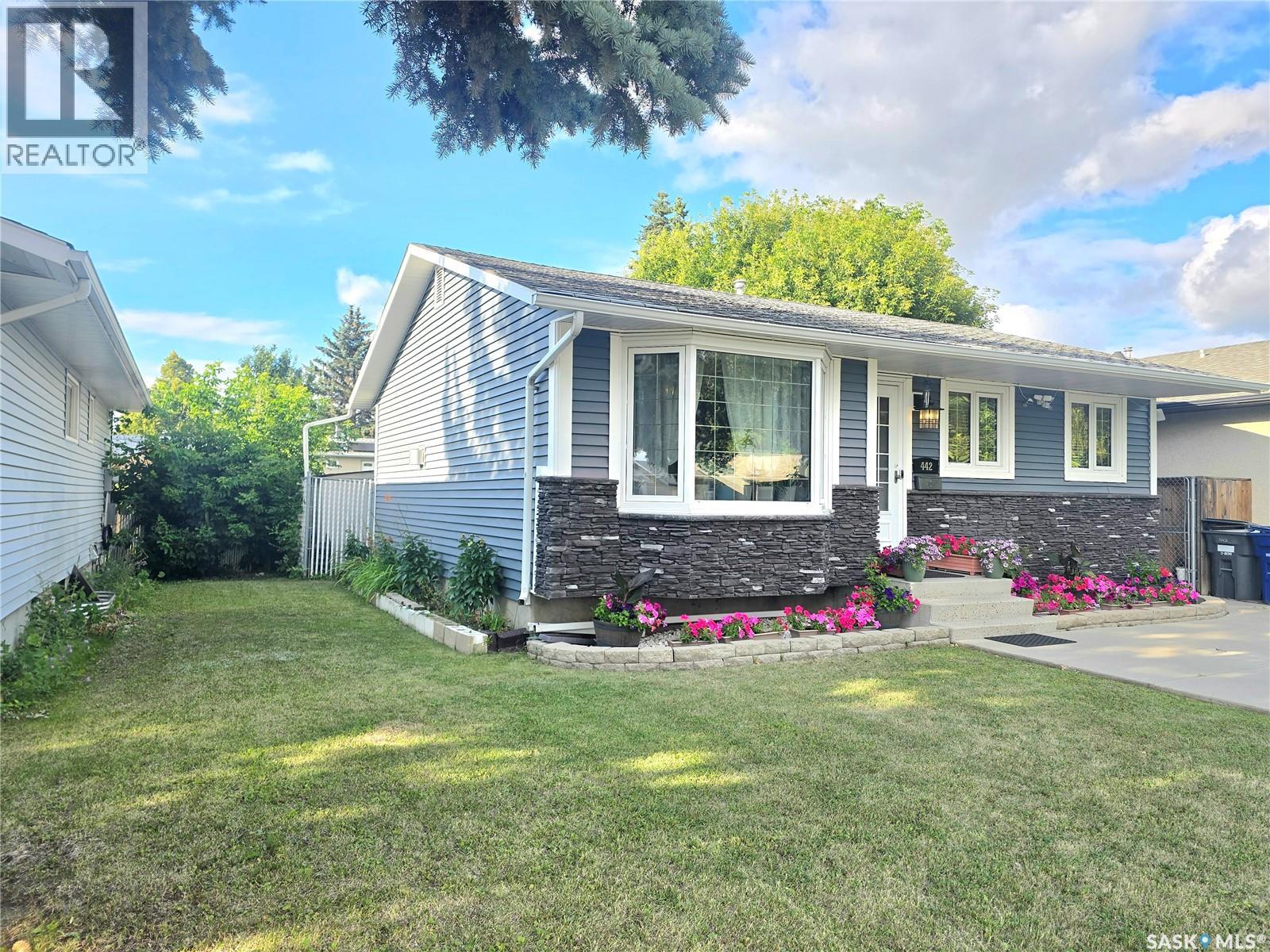 442 Douglas Crescent, Saskatoon, Saskatchewan  S7L 4T5 - Photo 2 - SK045161