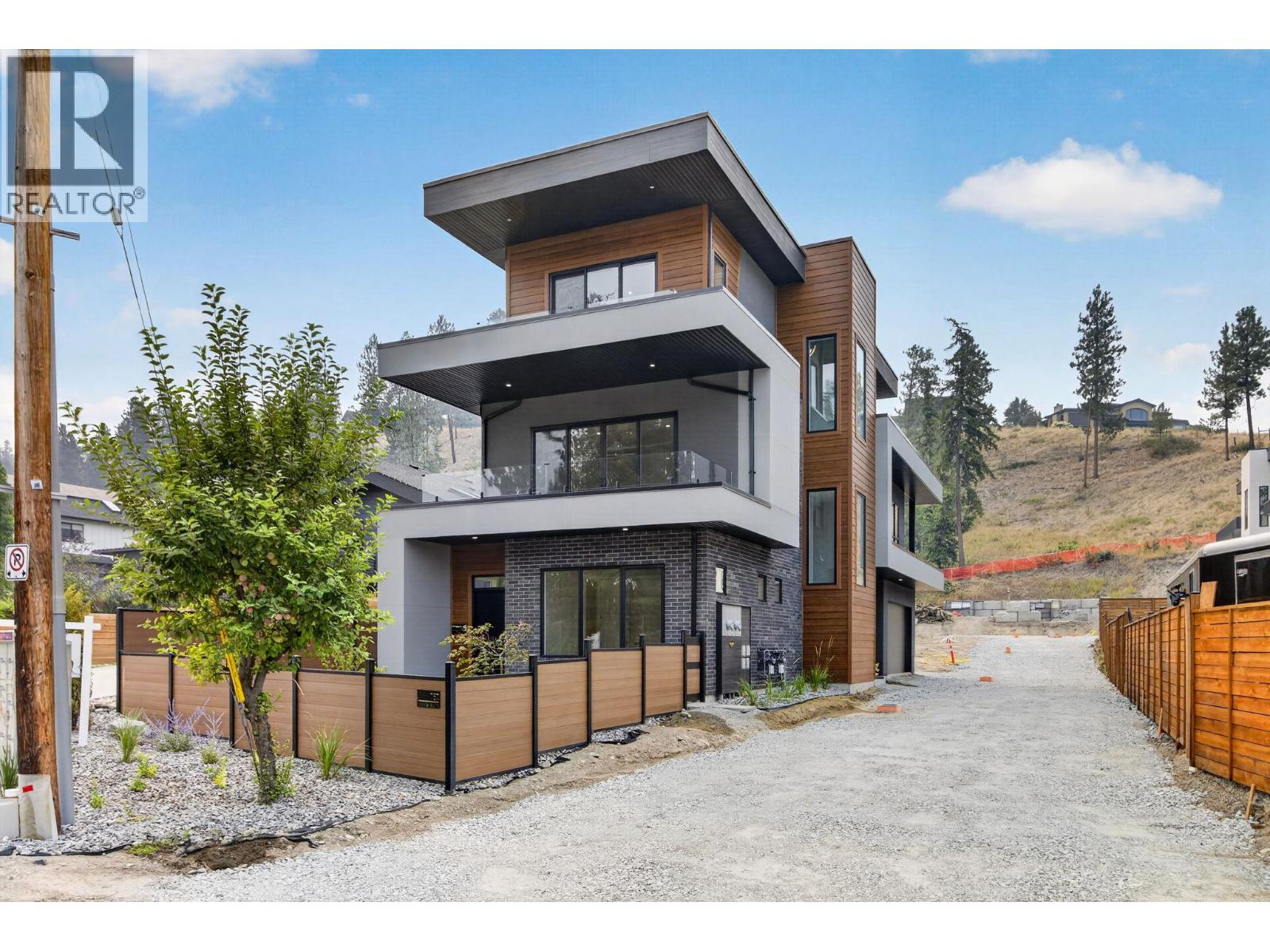 757 Barnaby Road Unit# 1, Kelowna, British Columbia