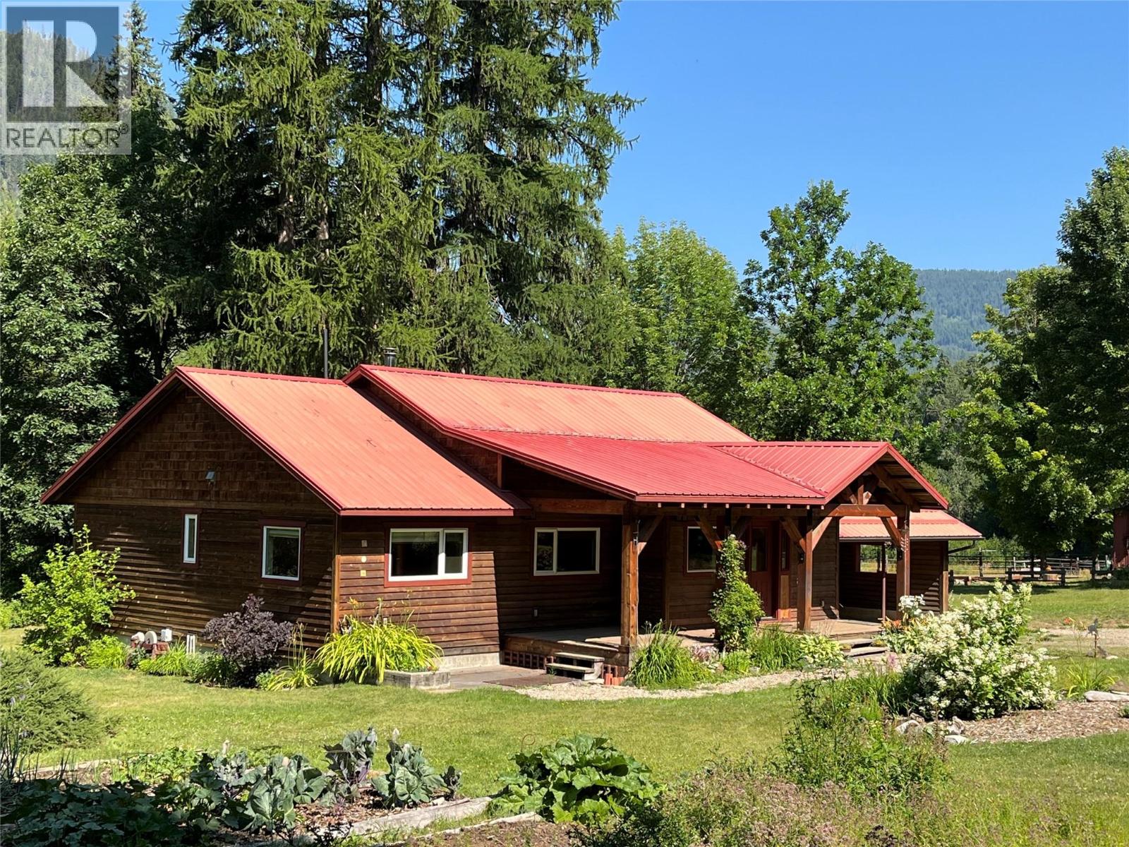 3371 Highway 3B, Fruitvale, British Columbia
