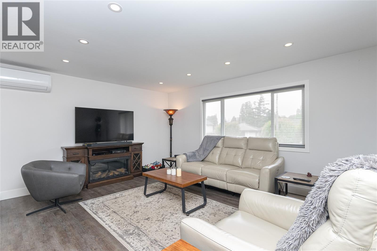 883 Lampson St, Esquimalt, British Columbia  V9A 6B6 - Photo 11 - 1042810