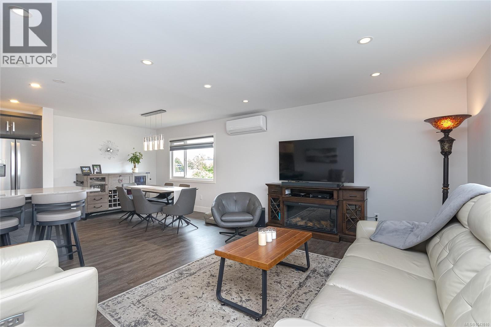 883 Lampson St, Esquimalt, British Columbia  V9A 6B6 - Photo 8 - 1042810