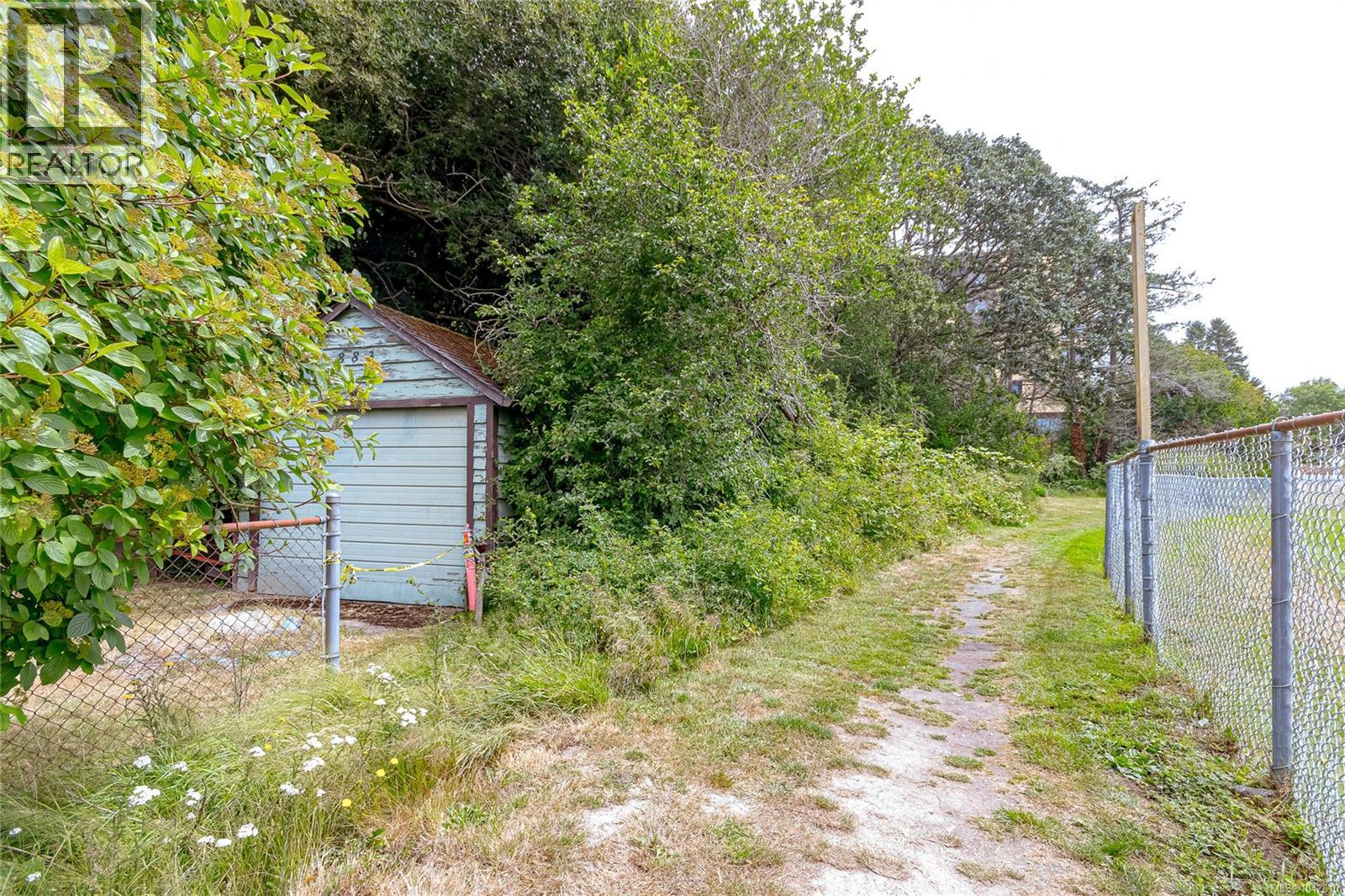 883 Lampson St, Esquimalt, British Columbia  V9A 6B6 - Photo 37 - 1042810