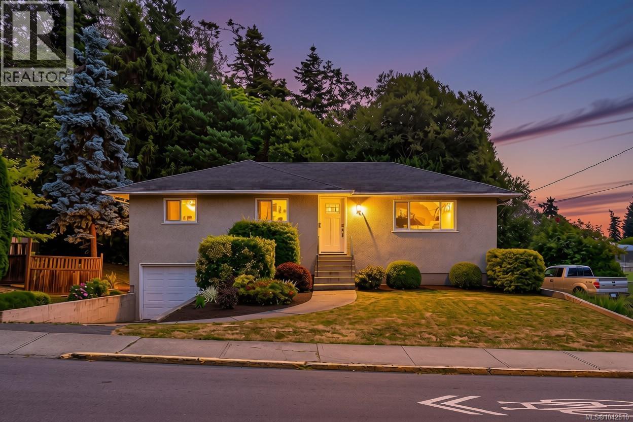 883 Lampson St, Esquimalt, British Columbia  V9A 6B6 - Photo 2 - 1042810