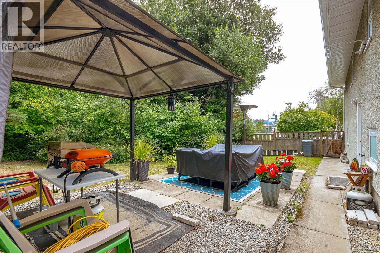 883 Lampson St, Esquimalt, British Columbia  V9A 6B6 - Photo 30 - 1042810