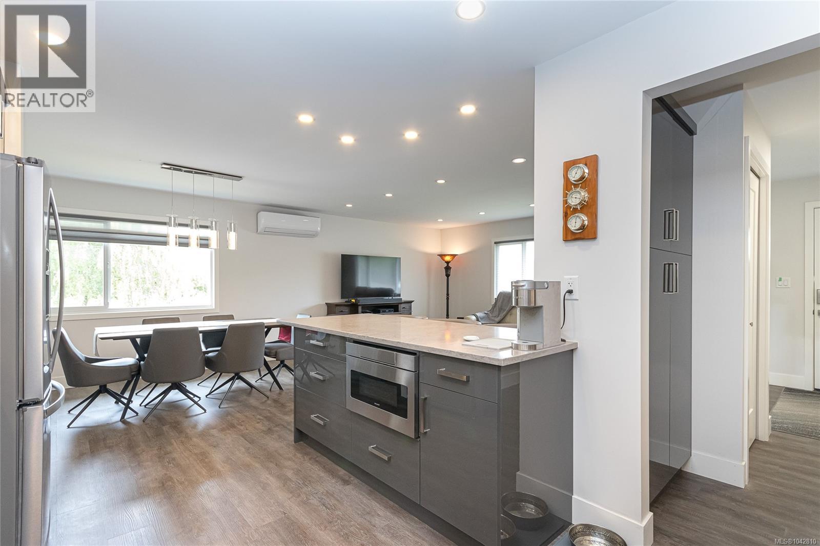 883 Lampson St, Esquimalt, British Columbia  V9A 6B6 - Photo 17 - 1042810