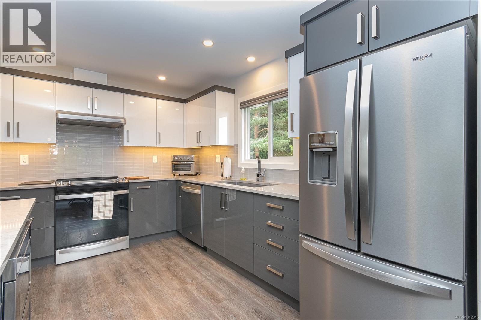 883 Lampson St, Esquimalt, British Columbia  V9A 6B6 - Photo 15 - 1042810