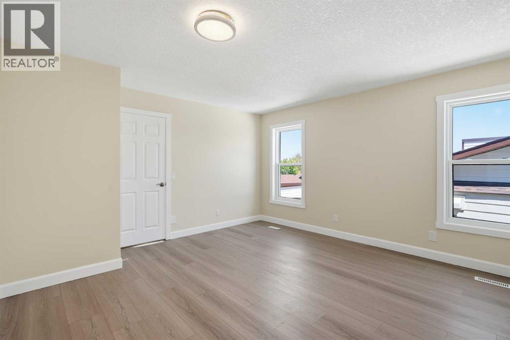 43 Beaconsfield Place NW, Calgary, Alberta  T3K 1W8 - Photo 11 - A2326961