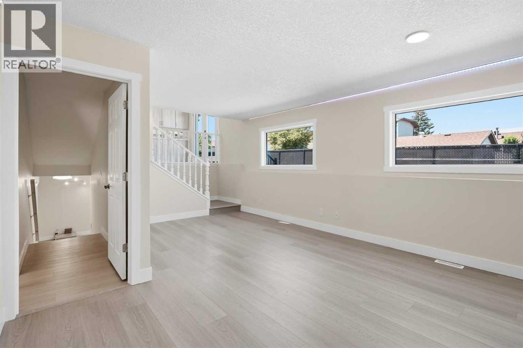 43 Beaconsfield Place NW, Calgary, Alberta  T3K 1W8 - Photo 22 - A2326961