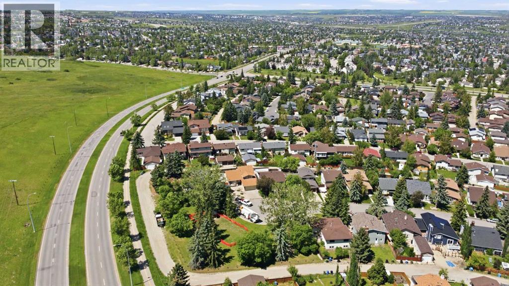 43 Beaconsfield Place NW, Calgary, Alberta  T3K 1W8 - Photo 46 - A2326961
