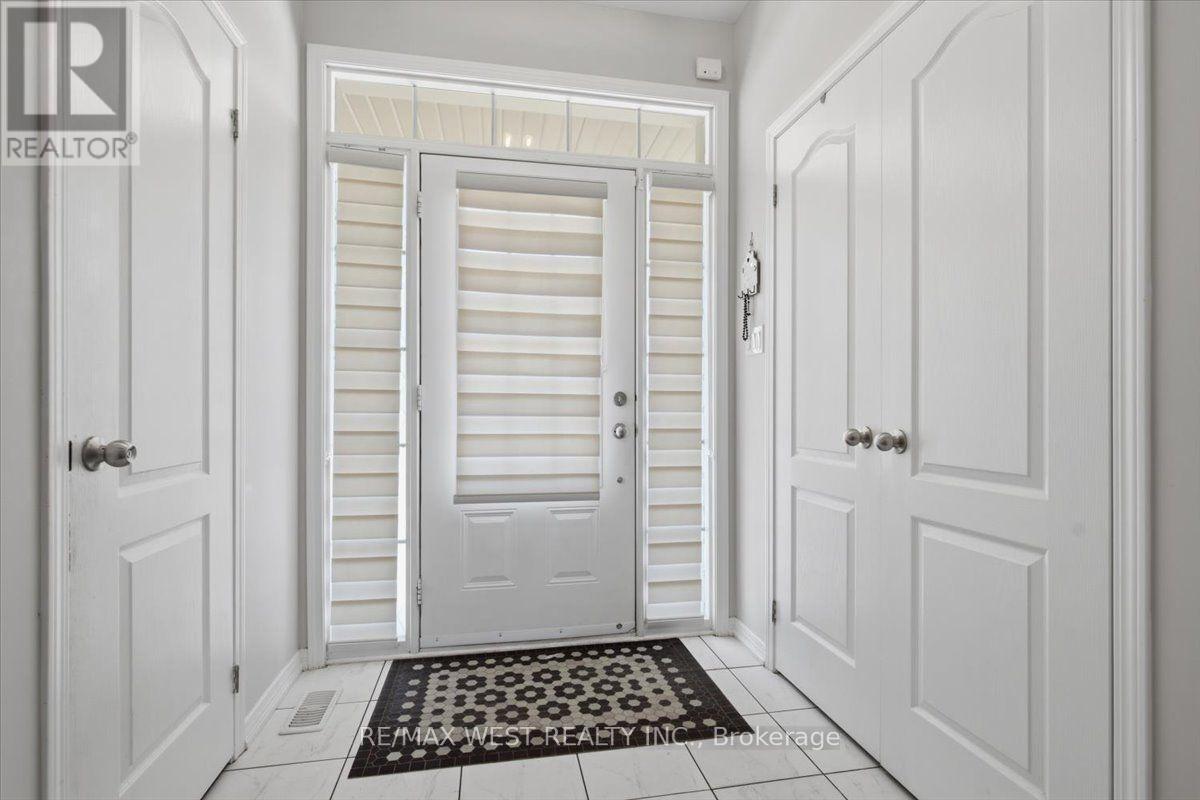 29 Stockell Crescent, Ajax, Ontario  L1T 0M4 - Photo 5 - E13659964