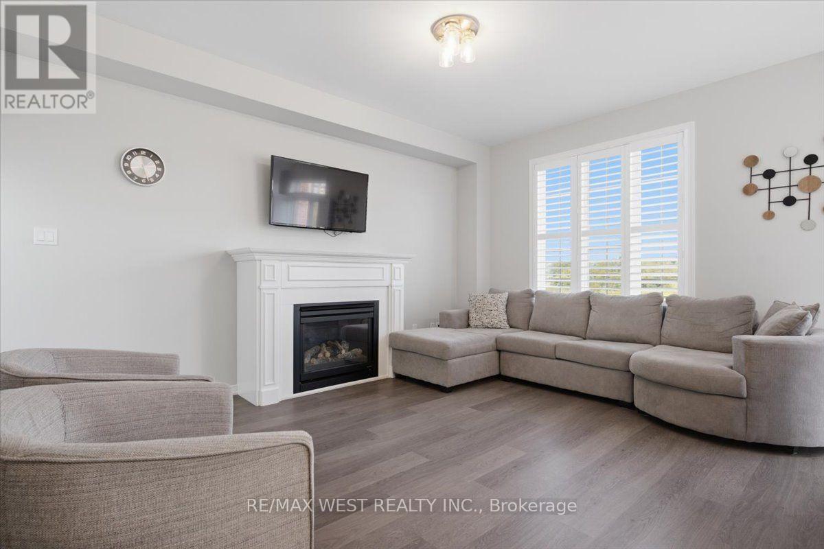 29 Stockell Crescent, Ajax, Ontario  L1T 0M4 - Photo 6 - E13659964
