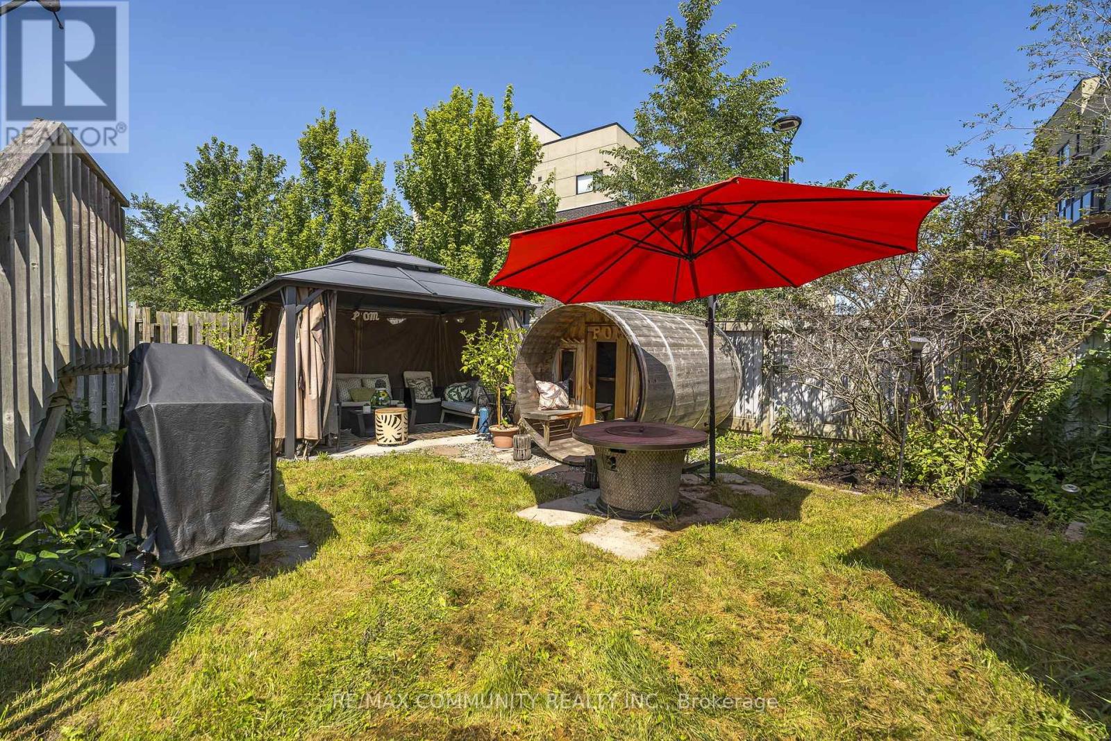 1597 Avonmore Square, Pickering, Ontario  L1V 7H5 - Photo 4 - E13660030