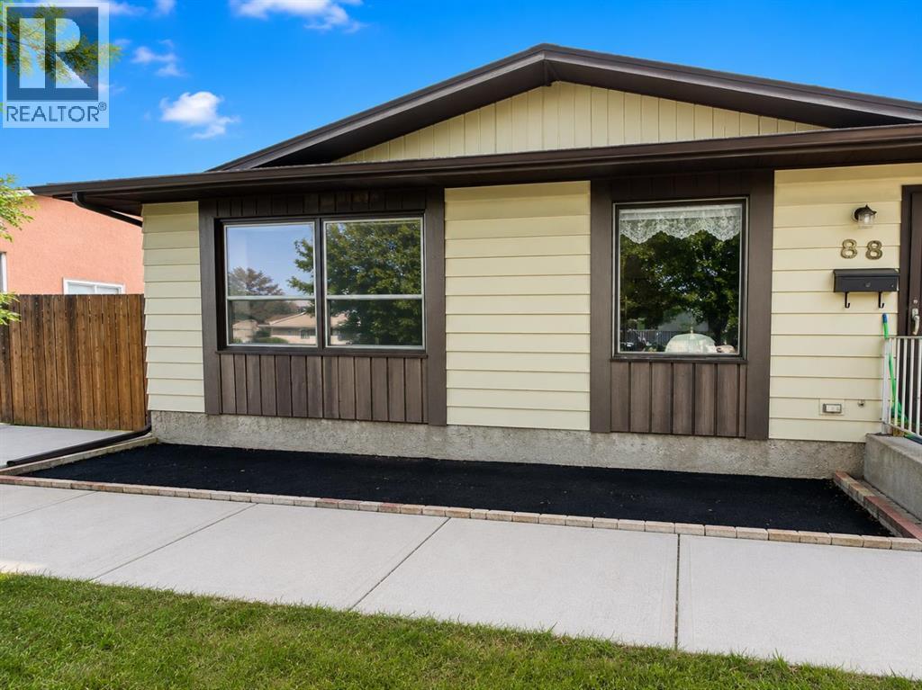 88 Castleglen Way Ne, Calgary, Alberta  T3J 1T3 - Photo 1 - A2333304