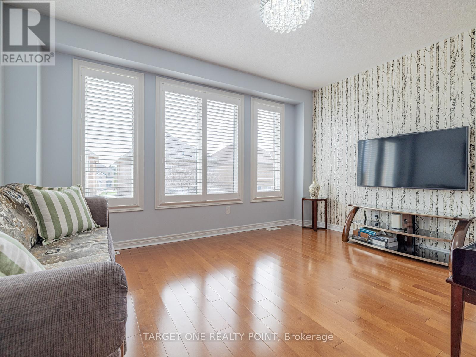 39 Riding Mountain Drive, Richmond Hill, Ontario  L4E 0V4 - Photo 11 - N13660004