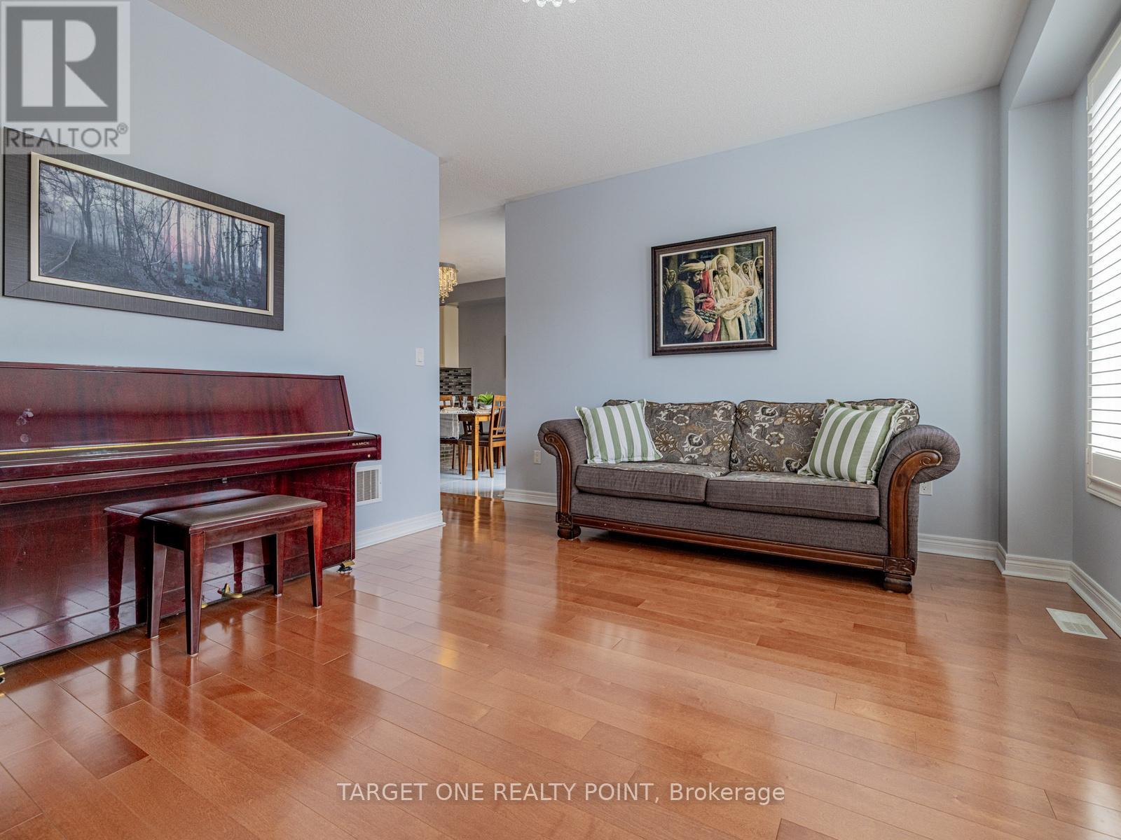 39 Riding Mountain Drive, Richmond Hill, Ontario  L4E 0V4 - Photo 12 - N13660004