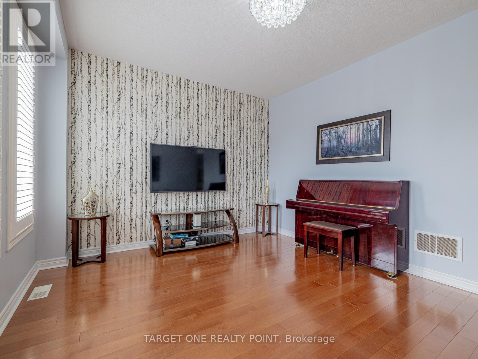39 Riding Mountain Drive, Richmond Hill, Ontario  L4E 0V4 - Photo 13 - N13660004