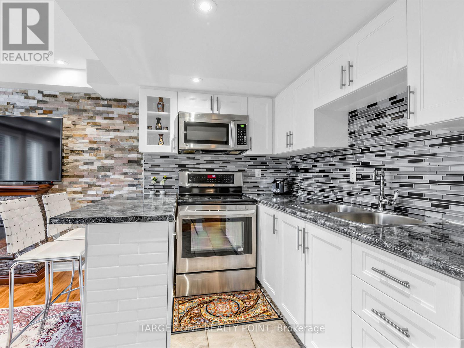 39 Riding Mountain Drive, Richmond Hill, Ontario  L4E 0V4 - Photo 38 - N13660004