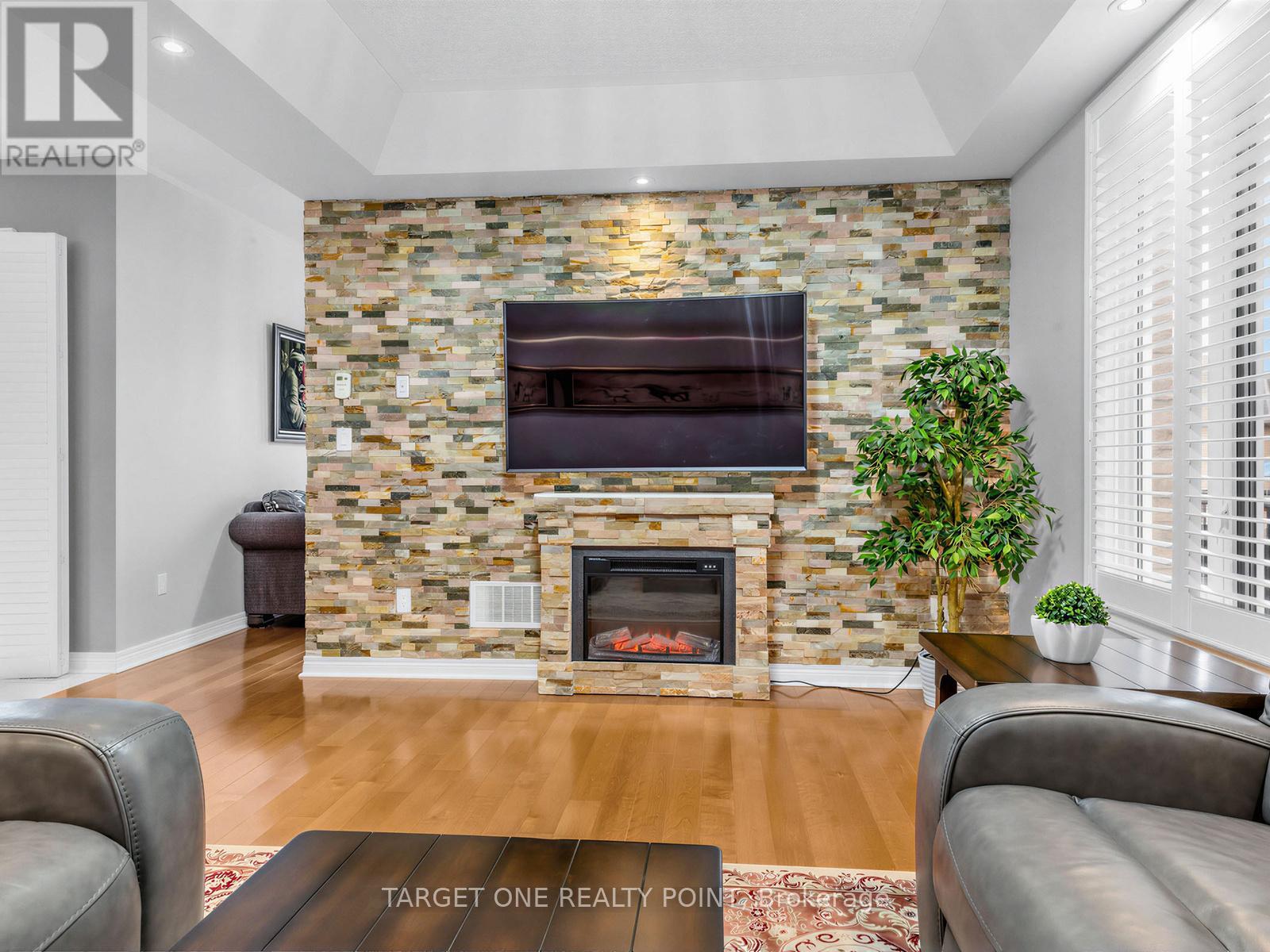 39 Riding Mountain Drive, Richmond Hill, Ontario  L4E 0V4 - Photo 7 - N13660004