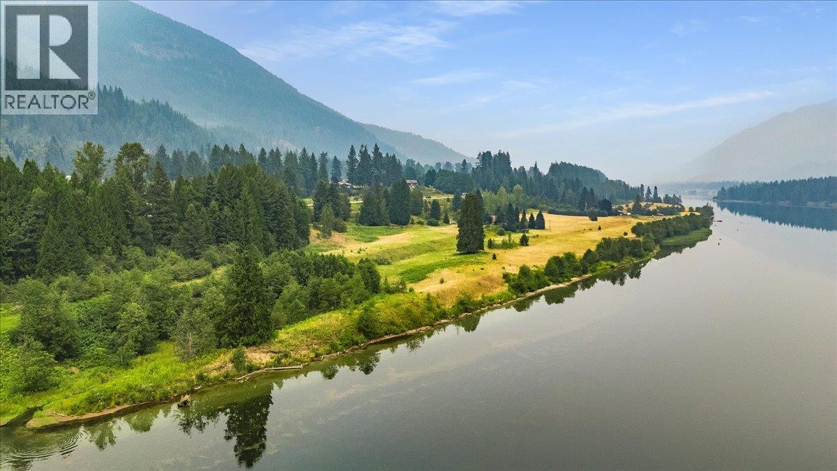 1864 Highway 3A, Castlegar, British Columbia