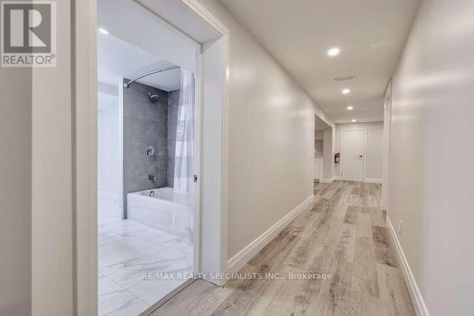 43 Firwood (Lower) Crescent, Toronto, Ontario  M9B 2V9 - Photo 13 - W13660042