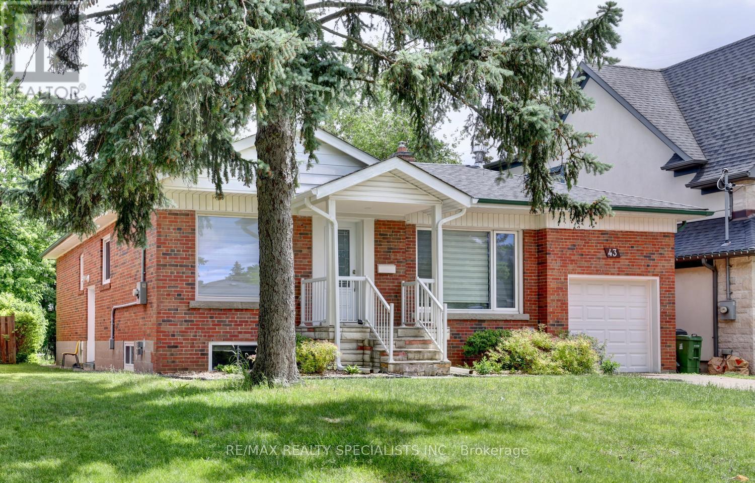 43 Firwood (Lower) Crescent, Toronto, Ontario  M9B 2V9 - Photo 2 - W13660042
