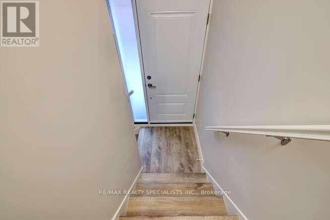 43 Firwood (Lower) Crescent, Toronto, Ontario  M9B 2V9 - Photo 4 - W13660042