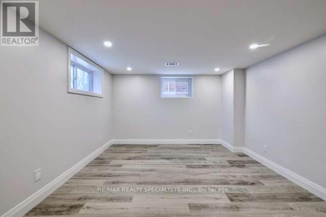 43 Firwood (Lower) Crescent, Toronto, Ontario  M9B 2V9 - Photo 5 - W13660042