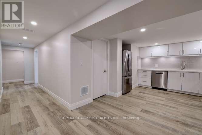 43 Firwood (Lower) Crescent, Toronto, Ontario  M9B 2V9 - Photo 7 - W13660042
