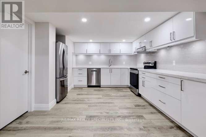 43 Firwood (Lower) Crescent, Toronto, Ontario  M9B 2V9 - Photo 8 - W13660042