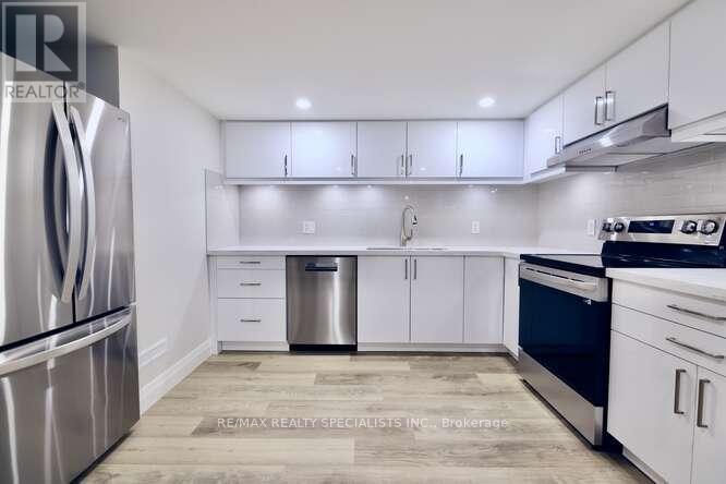 43 Firwood (Lower) Crescent, Toronto, Ontario  M9B 2V9 - Photo 9 - W13660042