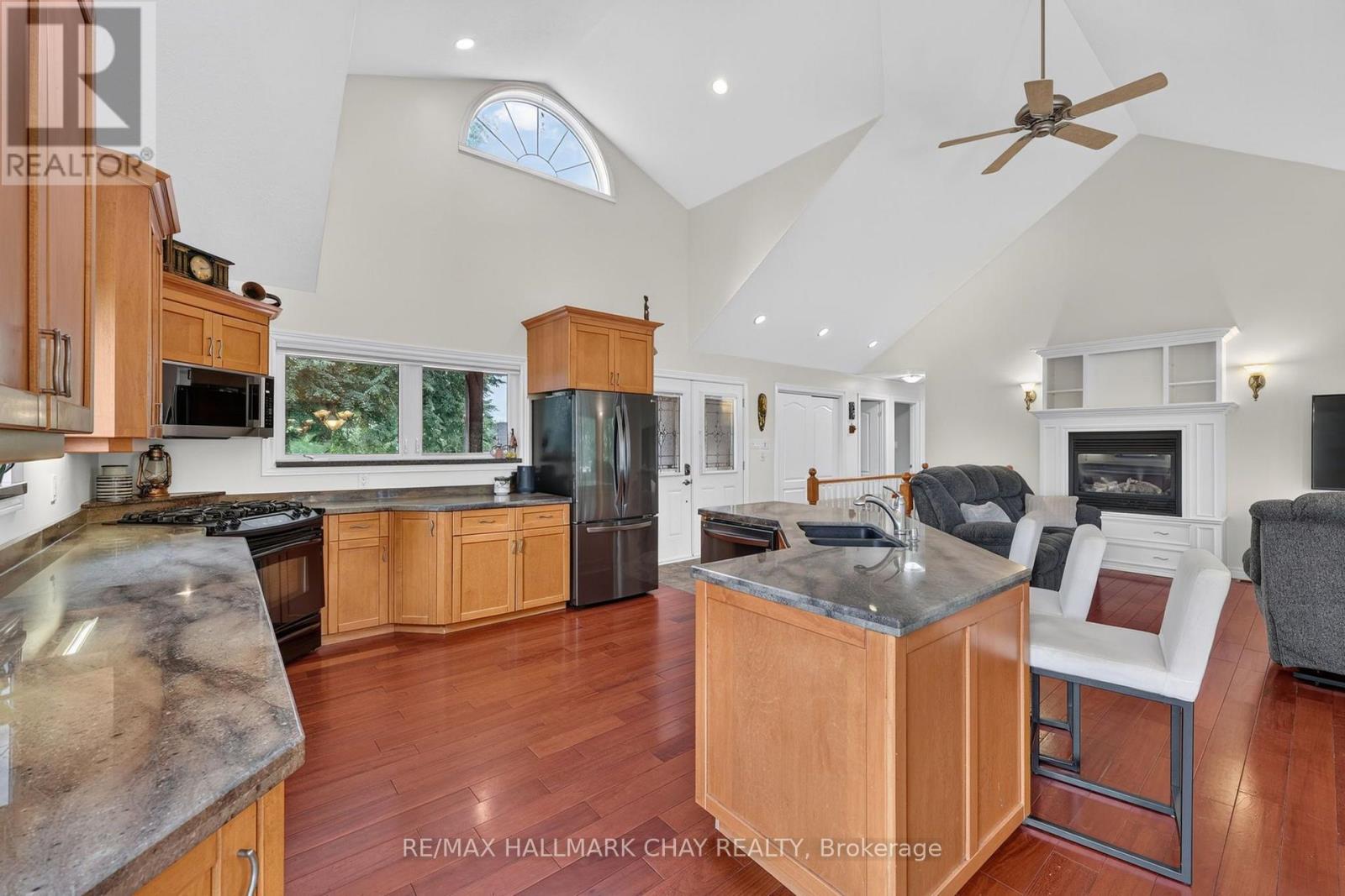 194 Moon Point Drive, Oro-Medonte, Ontario  L3V 6H1 - Photo 6 - S13657236
