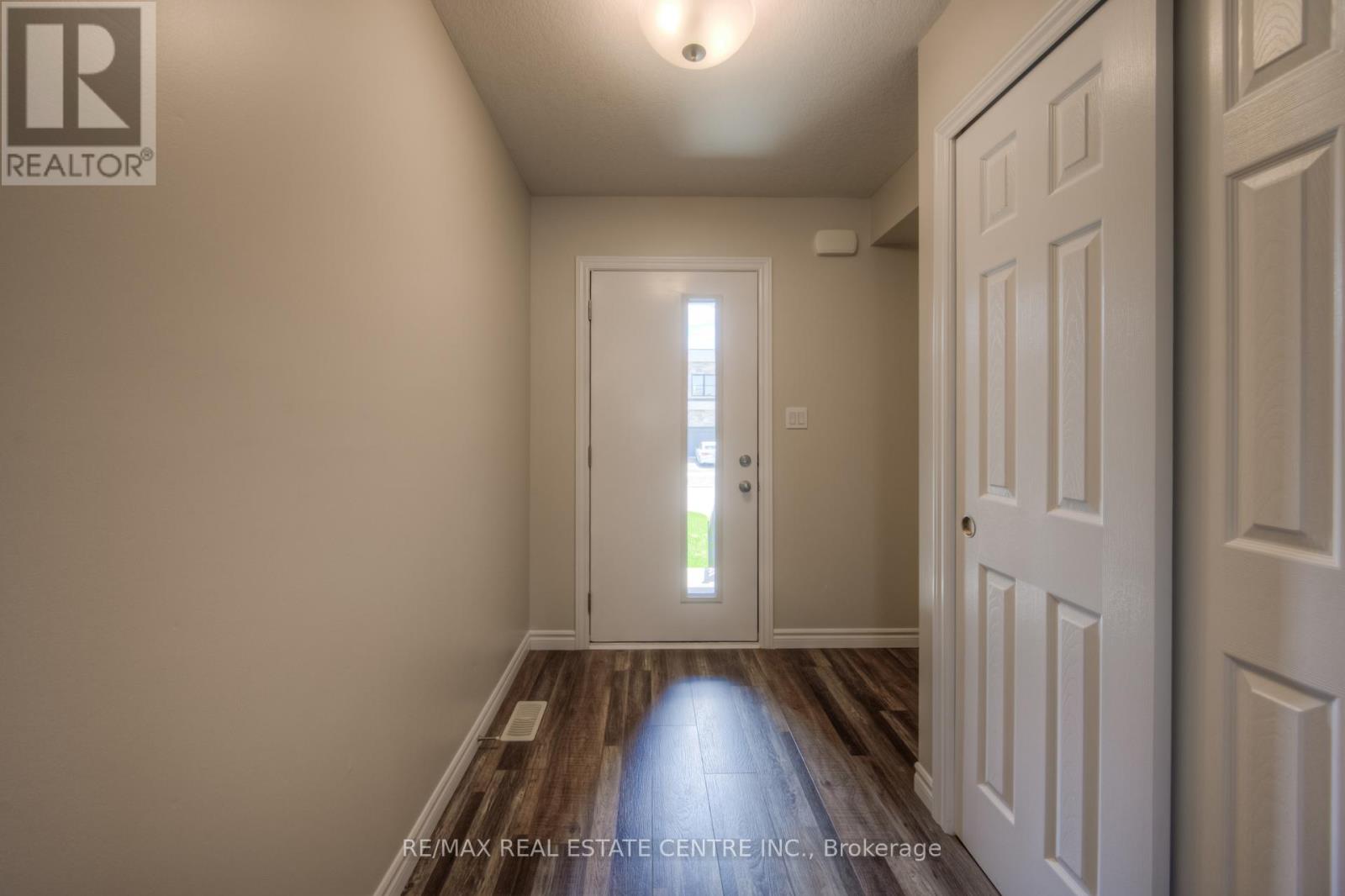 309 Bradshaw Drive, Stratford, Ontario  N5A 0K2 - Photo 2 - X13659976