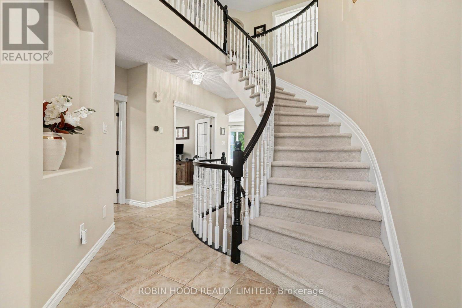 92 Broughton Street, Kanata, Ontario  K2K 3N4 - Photo 4 - X13660000