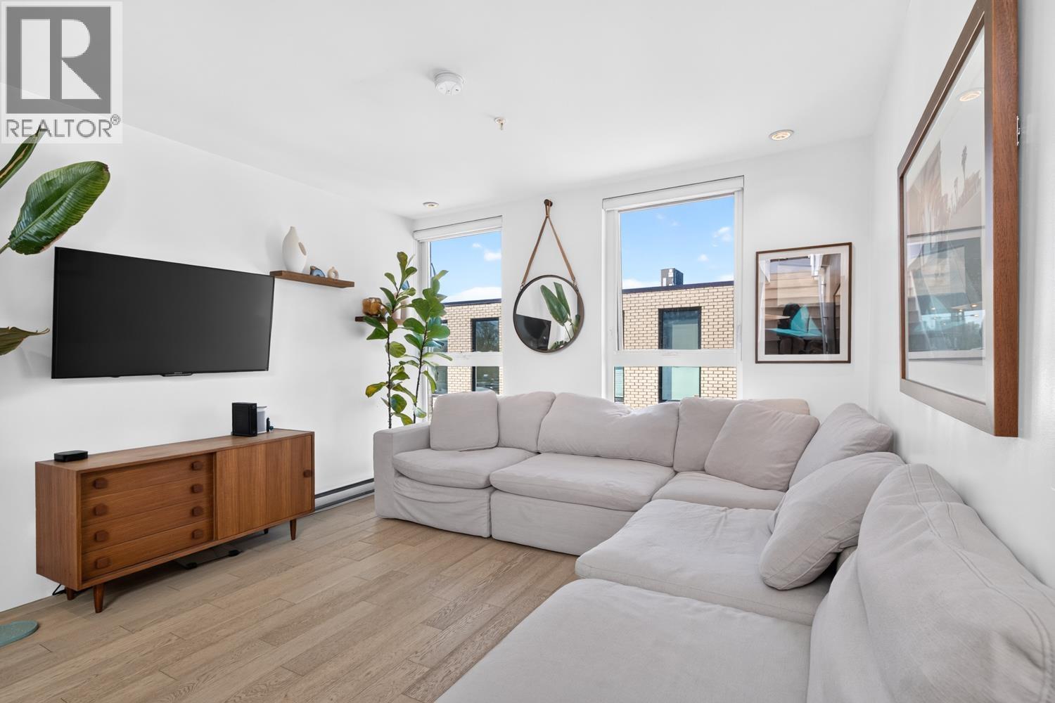 305 1647 E Pender Street, Vancouver, British Columbia V5L 1W2 - Photo 2 - R3154441