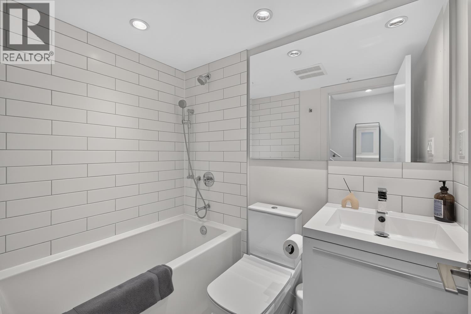 305 1647 E Pender Street, Vancouver, British Columbia V5L 1W2 - Photo 20 - R3154441