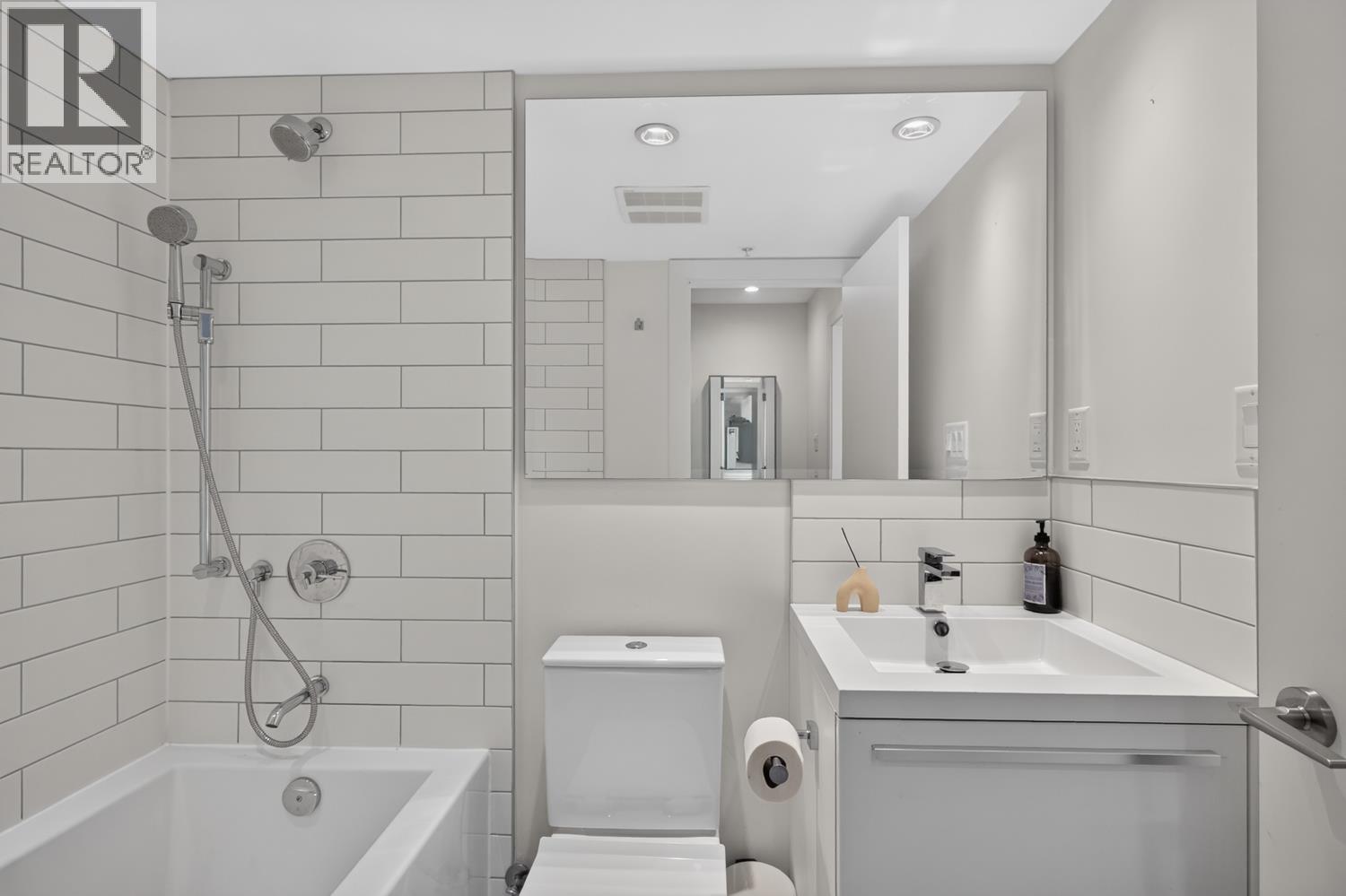 305 1647 E Pender Street, Vancouver, British Columbia V5L 1W2 - Photo 21 - R3154441