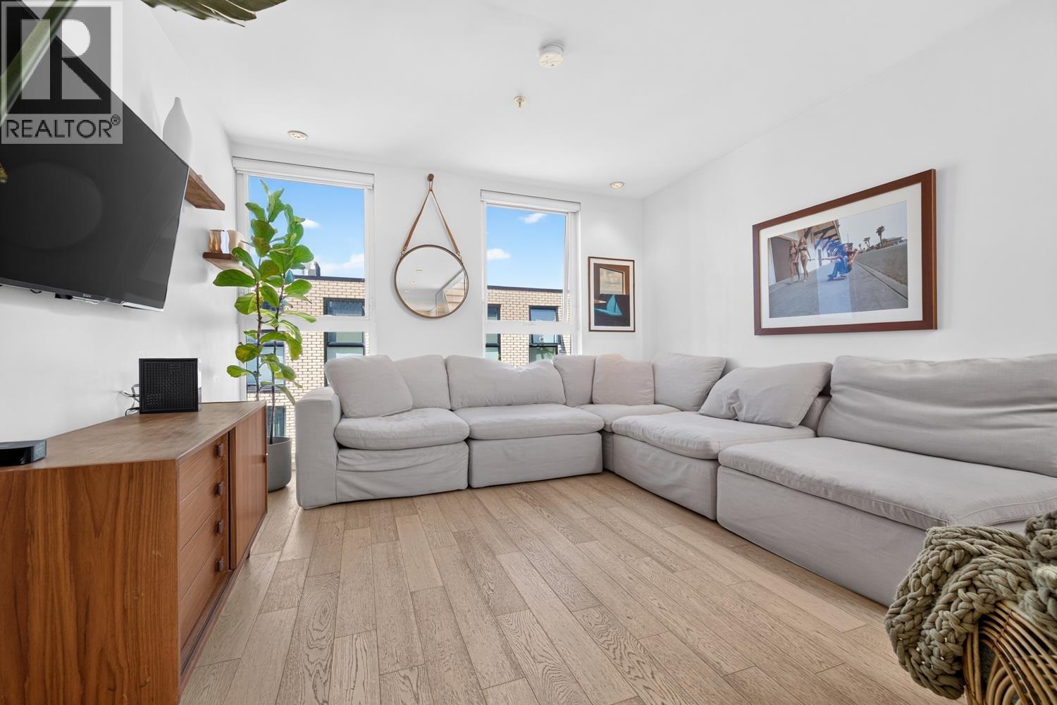 305 1647 E Pender Street, Vancouver, British Columbia V5L 1W2 - Photo 3 - R3154441
