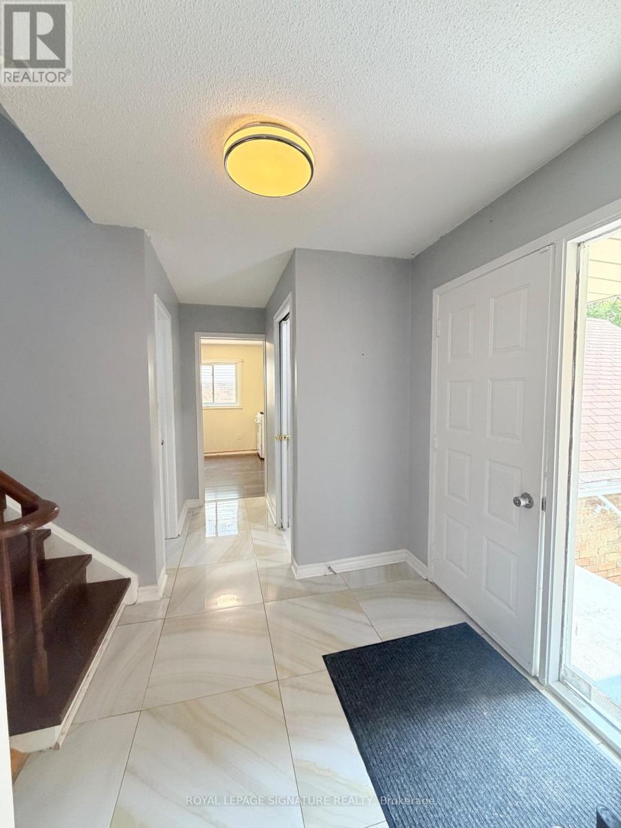 Main And Upper - 41 Broadbridge Drive, Toronto, Ontario  M1C 3K5 - Photo 3 - E13659702