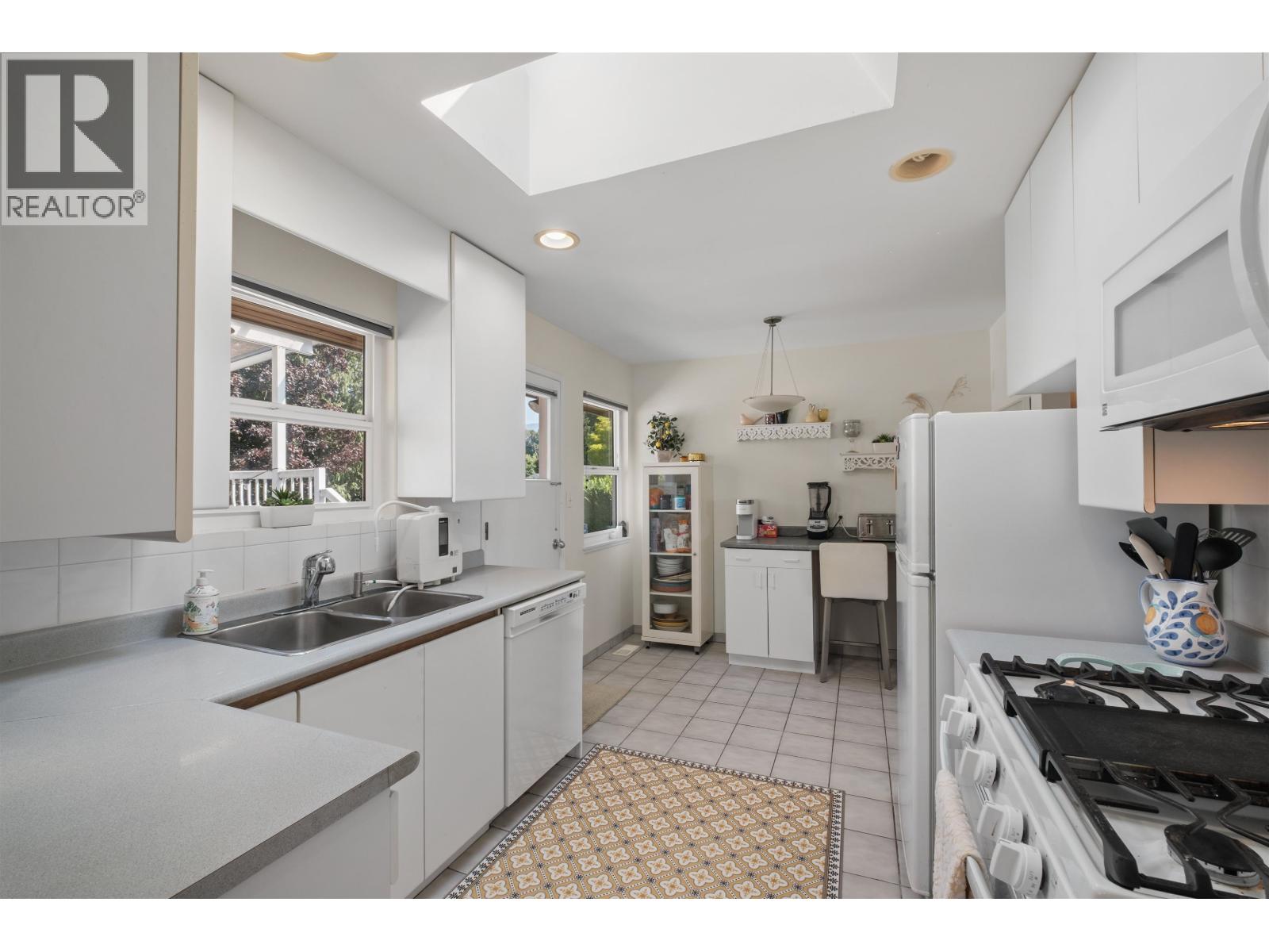 854 E 16th Street, North Vancouver, British Columbia  V7L 2V4 - Photo 8 - R3154475