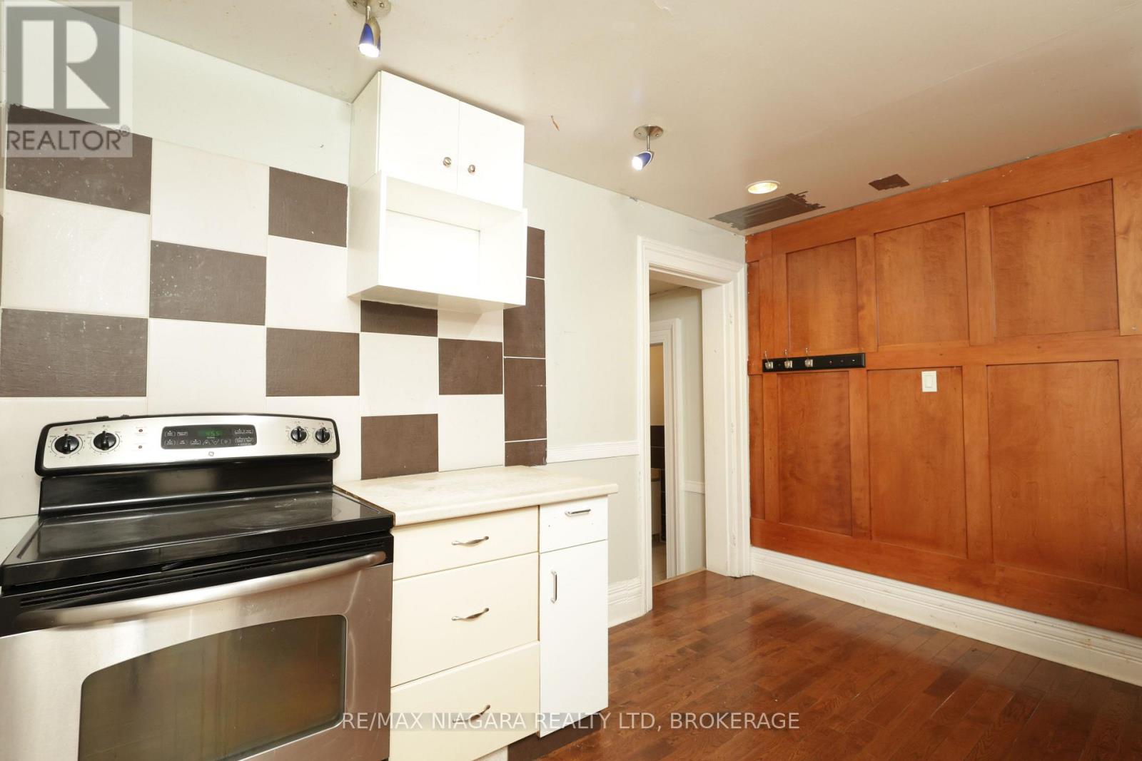 22 Academy Street, St. Catharines, Ontario  L2R 4Z6 - Photo 33 - X13659796
