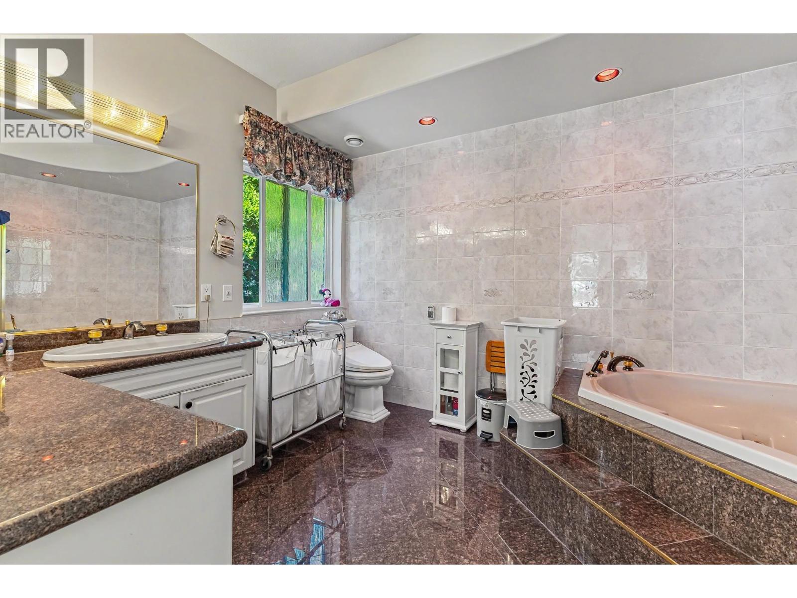 731 Gatensbury Street, Coquitlam, British Columbia  V3J 5H3 - Photo 11 - R3140151