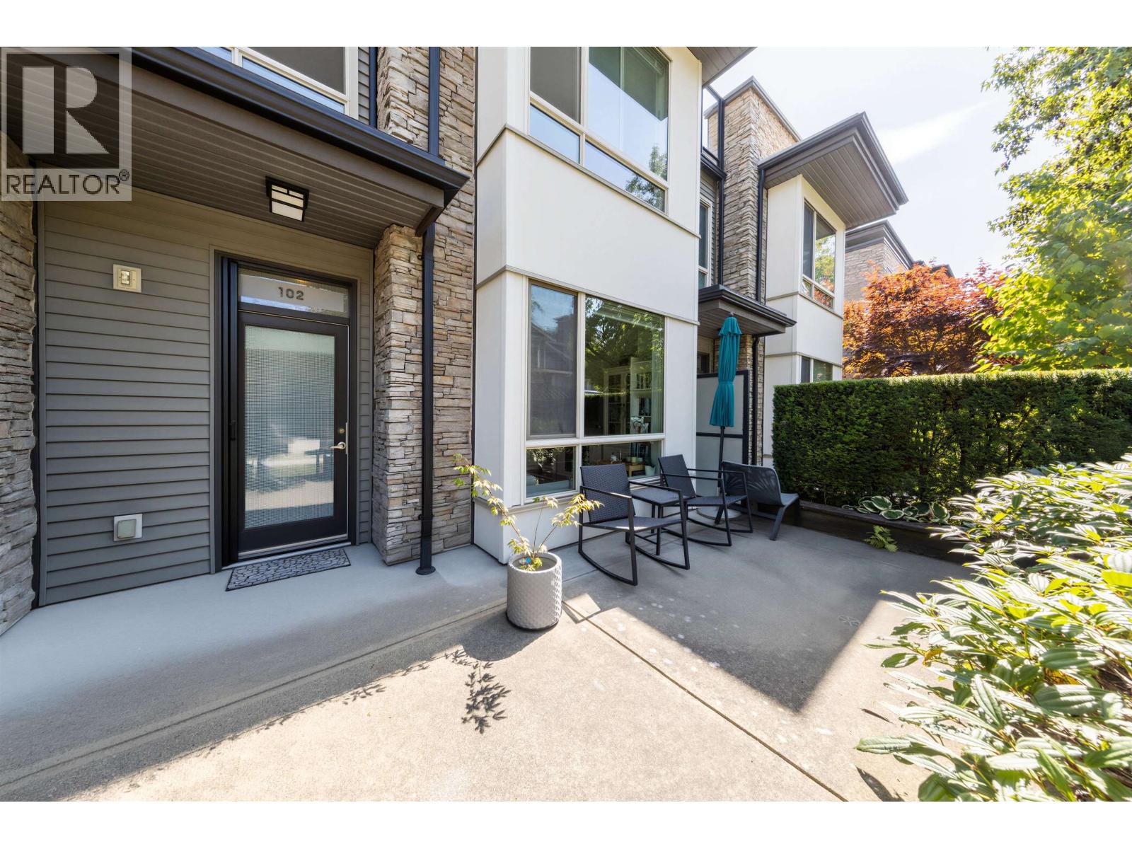 102 7418 Byrnepark Walk, Burnaby, British Columbia  V3N 0B3 - Photo 2 - R3154048